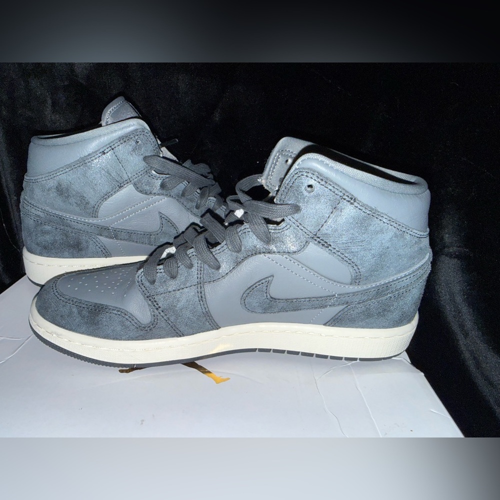 Nike Air Jordan 1 Mid Distressed Smoke Grey FJ3448-001 Womens